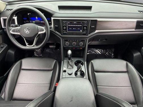 Platinum Gray Metallic 2022 Volkswagen Atlas 2.0T SE