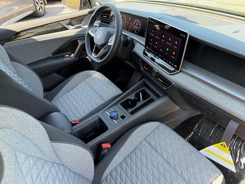 Platinum 2026 Volkswagen Tiguan 2.0T S