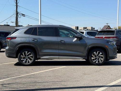 Platinum 2026 Volkswagen Tiguan 2.0T S