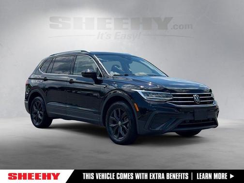Deep Black Pearl 2024 Volkswagen Tiguan 2.0T SE 4MOTION