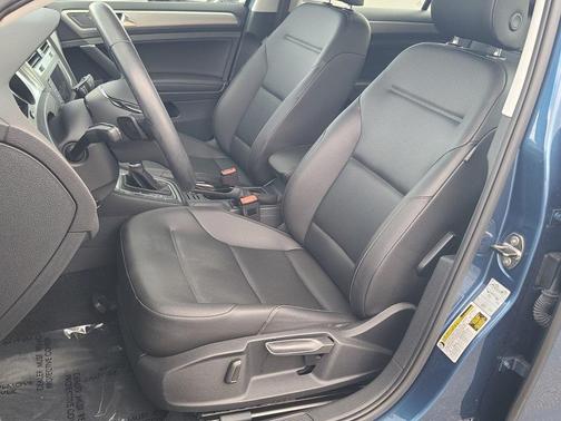 2017 Volkswagen Golf TSI Wolfsburg Edition 4-Door