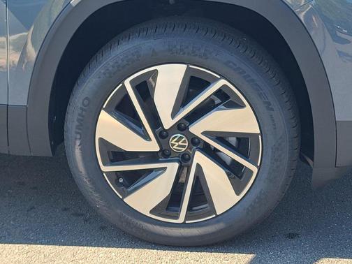 2025 Volkswagen Atlas 2.0T SE w/Technology 4MOTION