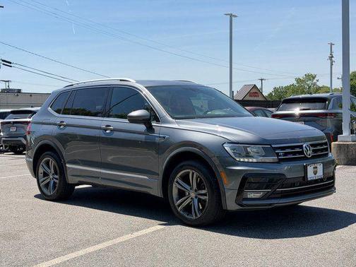 Platinum Gray Metallic 2019 Volkswagen Tiguan 2.0T SEL R-Line