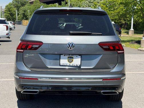 Platinum Gray Metallic 2019 Volkswagen Tiguan 2.0T SEL R-Line