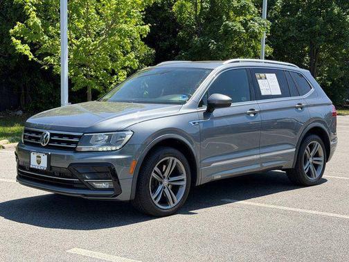 Platinum Gray Metallic 2019 Volkswagen Tiguan 2.0T SEL R-Line