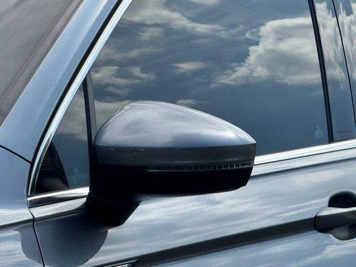 Platinum Gray Metallic 2023 Volkswagen Tiguan 2.0T SE