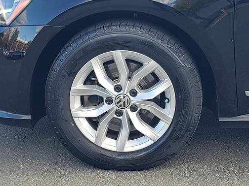 2016 Volkswagen Passat 1.8T S