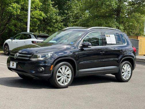 Deep Black 2013 Volkswagen Tiguan SE