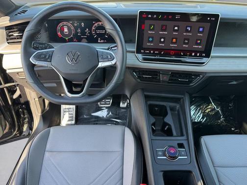 Platinum Gray Metallic 2026 Volkswagen Tiguan 2.0T SE R-Line Black 4MOTION