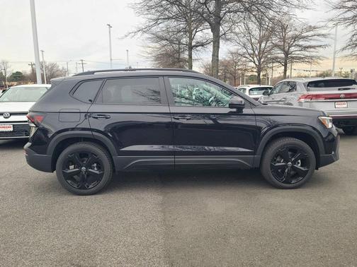 2026 Volkswagen Taos SE Black