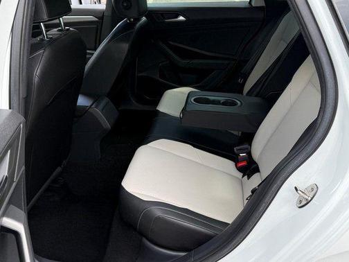 Pure White 2019 Volkswagen Jetta 1.4T R-Line