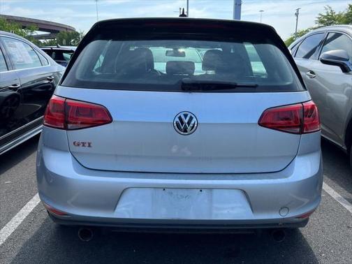 2017 Volkswagen Golf GTI 2.0T SE 4-Door