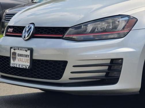 2017 Volkswagen Golf GTI 2.0T SE 4-Door