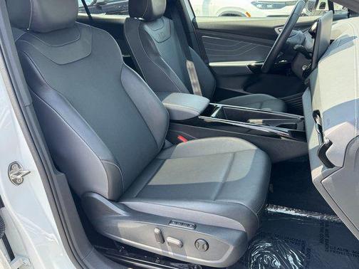 Opal White Pearl 2024 Volkswagen ID.4 S