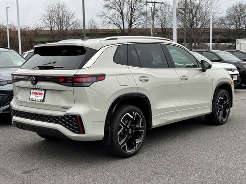 2026 Volkswagen Tiguan 2.0T SEL R-Line 4MOTION