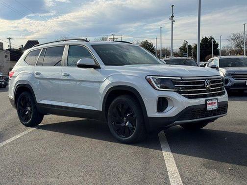 White Pearl 2026 Volkswagen Atlas 2.0T SE w/Technology 4MOTION