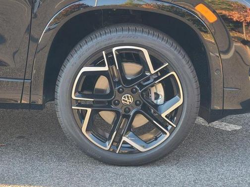 2026 Volkswagen Tiguan 2.0T SEL R-Line 4MOTION