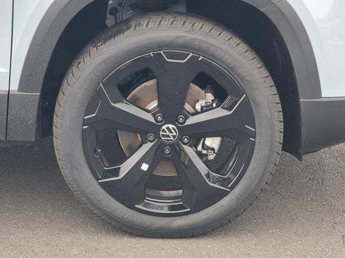 2026 Volkswagen Taos SEL