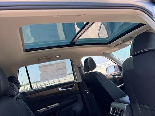 2025 Volkswagen Atlas 2.0T SE w/Technology 4MOTION