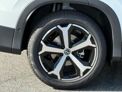 2025 Volkswagen Tiguan 2.0T SE