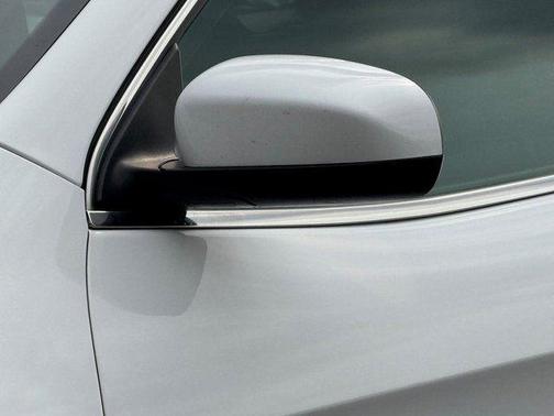 Bright White Clearcoat 2019 Jeep Cherokee Latitude Plus