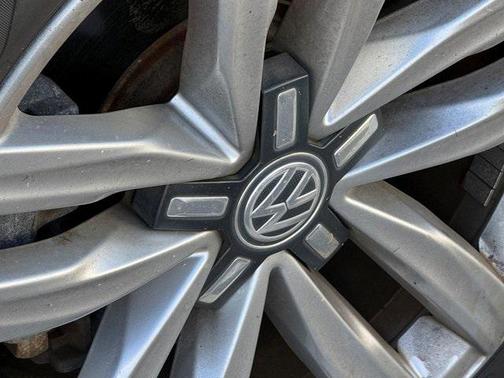 2017 Volkswagen Passat 1.8T SE w/Technology