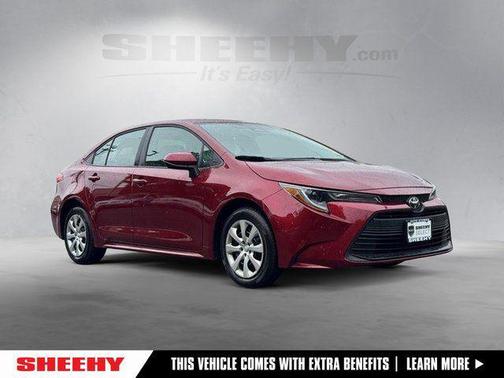 Ruby Flare Prl/Mid Blk Me 2026 Toyota Corolla LE