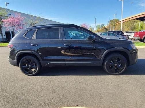 2025 Volkswagen Taos 1.5T SE Black