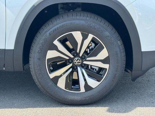 White Pearl 2026 Volkswagen Atlas 2.0T SE