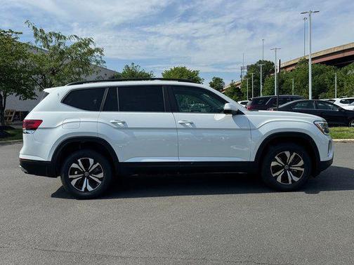 White Pearl 2026 Volkswagen Atlas 2.0T SE