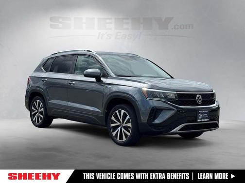 Gray Metallic 2022 Volkswagen Taos 1.5T SE