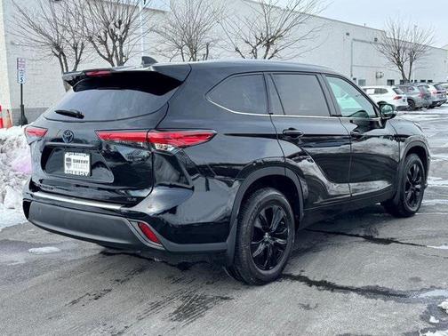 2022 Toyota Highlander Hybrid XLE