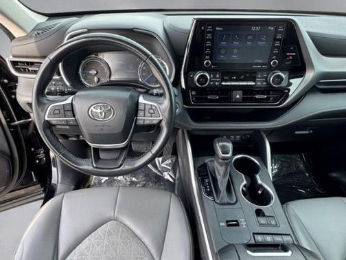 2022 Toyota Highlander Hybrid XLE