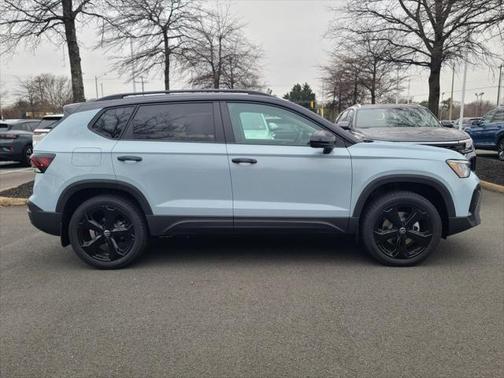2025 Volkswagen Taos 1.5T SE Black