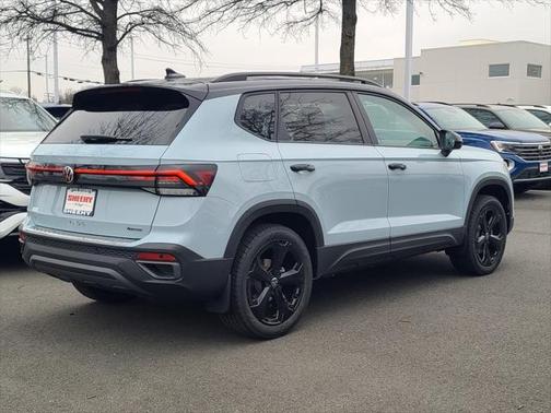 2025 Volkswagen Taos 1.5T SE Black