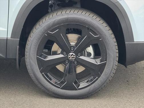 2025 Volkswagen Taos 1.5T SE Black