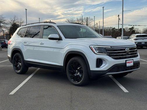 White Pearl 2026 Volkswagen Atlas 2.0T SE w/Technology 4MOTION