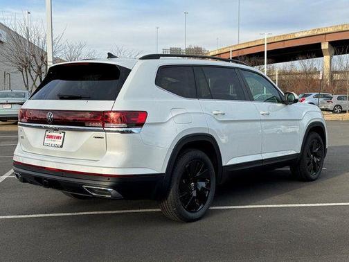 White Pearl 2026 Volkswagen Atlas 2.0T SE w/Technology 4MOTION