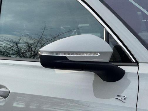 2026 Volkswagen Tiguan 2.0T SEL R-Line 4MOTION