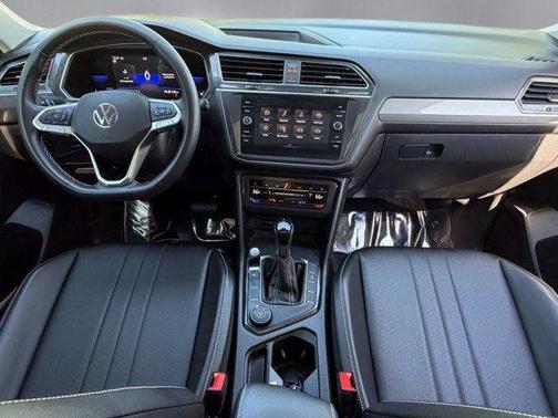 Deep Black Pearl 2022 Volkswagen Tiguan 2.0T SE 4MOTION