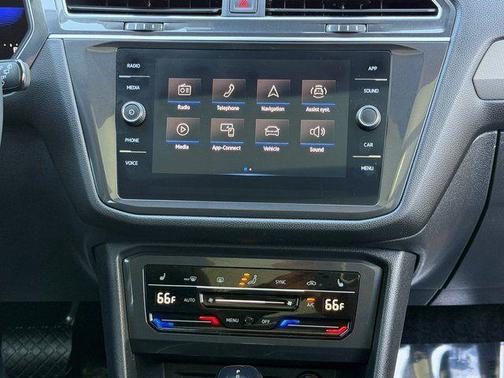 Deep Black Pearl 2022 Volkswagen Tiguan 2.0T SE 4MOTION