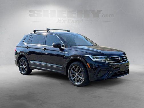 Deep Black Pearl 2022 Volkswagen Tiguan 2.0T SE 4MOTION