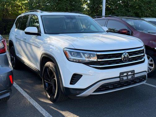 Pure White 2022 Volkswagen Atlas 3.6L SE w/Technology