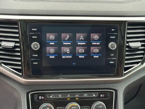 Pure White 2022 Volkswagen Atlas 3.6L SE w/Technology