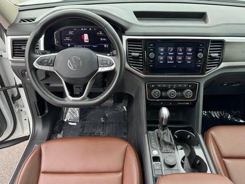 Pure White 2022 Volkswagen Atlas 3.6L SE w/Technology
