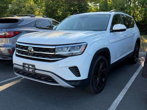 Pure White 2022 Volkswagen Atlas 3.6L SE w/Technology