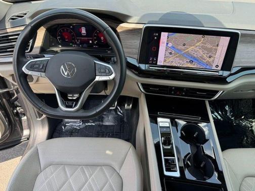 Platinum Gray Metallic 2025 Volkswagen Atlas 2.0T SEL Premium R-Line 4MOTION