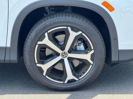 White 2026 Volkswagen Tiguan 2.0T SE 4MOTION