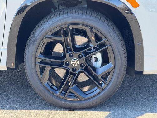 sandstone 2026 Volkswagen Tiguan 2.0T SE R-Line Black 4MOTION