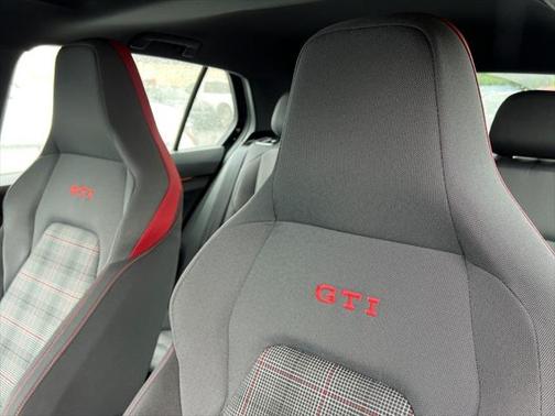 2024 Volkswagen Golf GTI 2.0T SE DSG